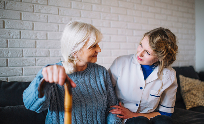 Importància de realitzar cures preventives en persones grans amb deteriorament cognitiu i risc de broncoaspiració per a disminuir els episodis de pneumonía